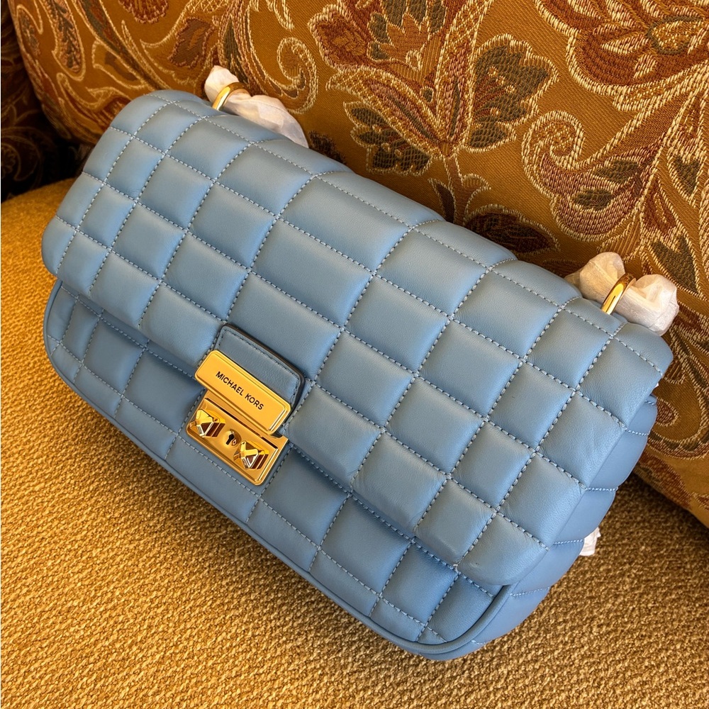 🩵 Michael Kors Tribeca Large Quilted Blue Crossbody Bag - Picture 4 of 17